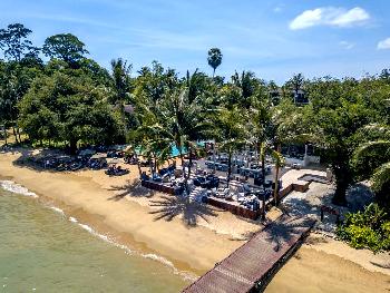 Resort am Strand The Village Coconut Island Beach Resort in Phuket - Bild 1