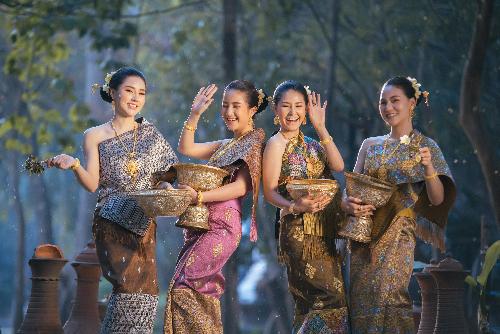 Bild Songkran-Festival bertrifft Thailands wirtschaftliche Erwartungen