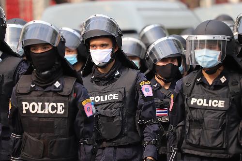 Thai Piloce - Picture CC by Adirach Toumlamoon - https://commons.wikimedia.org/wiki/File:Thai_Riot_Police_Myanmar_Protest.JPG