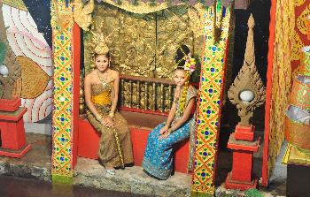 Zoom Traditionelle Kleidung Thailand
