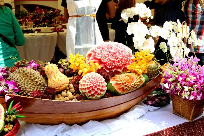 Bild Thailndische Fruchtschnitzkunst - Fruit carving