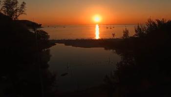 Start Video Traumhafte Sonnenuntergnge am Nai Harn Beach 