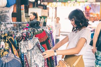 Bekleidung kaufen in Thailand Bild 3 - - mit freundlicher Genehmigung von Depositphotos