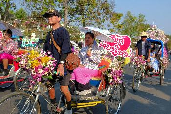 Blumenwagen auf der Parade - Bild 3 - mit freundlicher Genehmigung von Depositphotos 