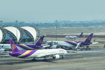 Thai Air am Flughafen - Bild 1