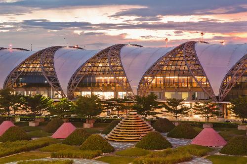 Airport warnt vor Laternen und Feuerwerk whrend Loy Krathong - Reisenews Thailand - Bild 1