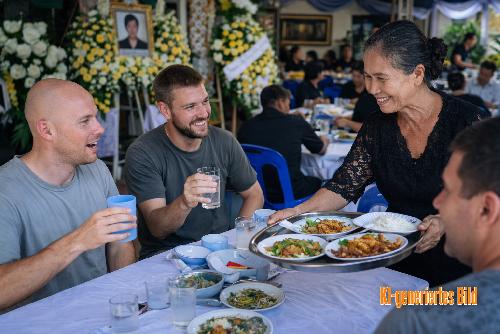 Bild All-you-can-eat mit Ahnenbonus - Buffet oder Beerdigung