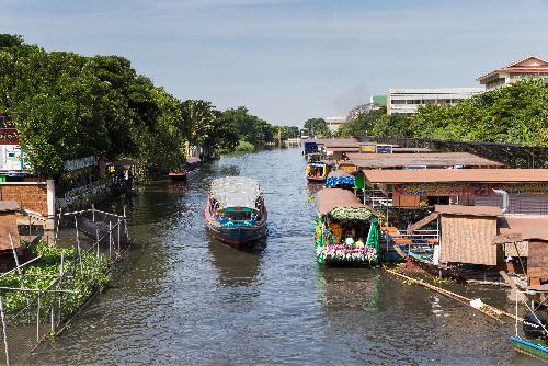 Bild Bangkok revitalisiert Wasserwege mit Elektro-Wassertaxis