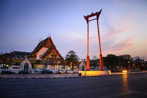 Bauarbeiten an der historischen, roten Riesenschaukel - Reisenews Thailand - Bild 1