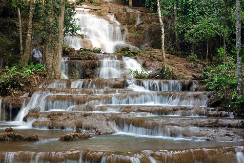 Der atemberaubende Pha Charoen Wasserfall - Reisenews Thailand - Bild 1