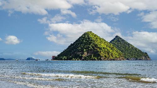 Bild Der BH-Tempel auf der Brustmilch-Insel