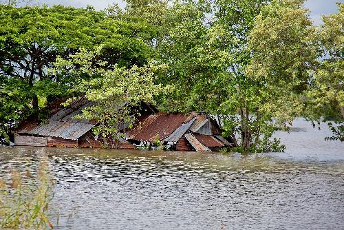 Die berschwemmungen weiten sich aus Thailand