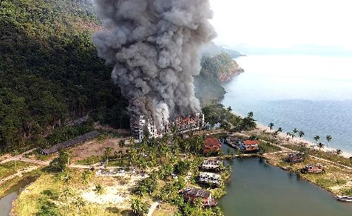 Bild Feuer auf Koh Changs Geisterschiff