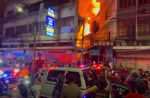 Bild Grobrand in Bangkoks China Town - massive Feuerwehreinstze