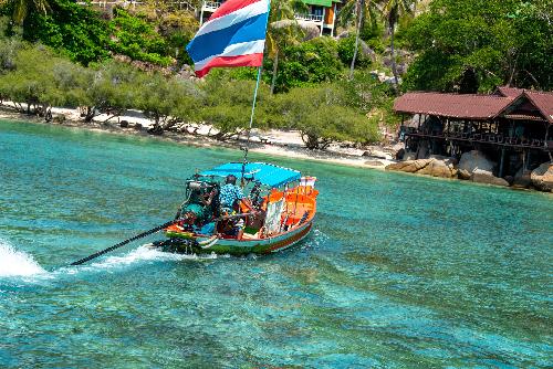 Longtailboot mit 7 Touristen gekentert Thailand
