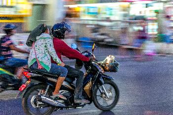 Polizei stoppt Touristen ohne gltigen Fhrerschein - Reisenews Thailand - Bild 1
