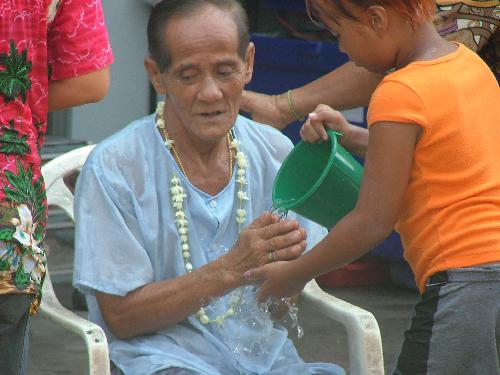 Regierung rt Thais, Songkran ohne Wassersegen zu genieen  Thailand