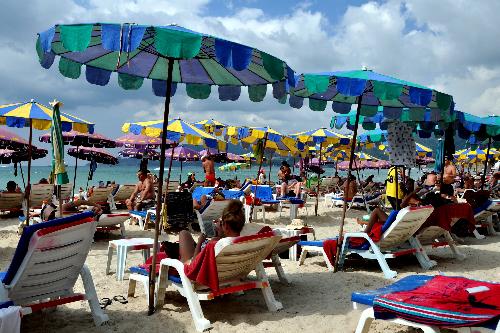 Rekordbesucherzahlen beleben Phukets Tourismusindustrie