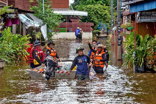 Bild Thailands katastrophale Flut - 30.000 Militrs im Norden im Einsatz