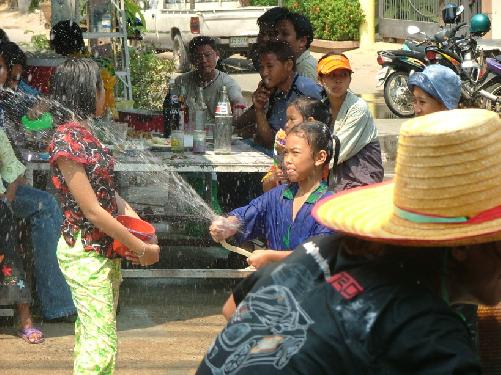 Wasser Marsch - Regierung gibt grnes Licht fr Songkran Thailand
